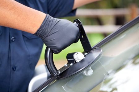 62134716-0-Hong-Auto-Glass-repa.jpg